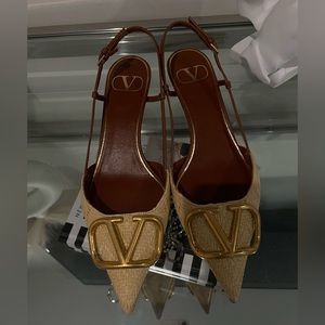 Valentino Kitten heel straw pumps. No original box/dust bag. Authentic.